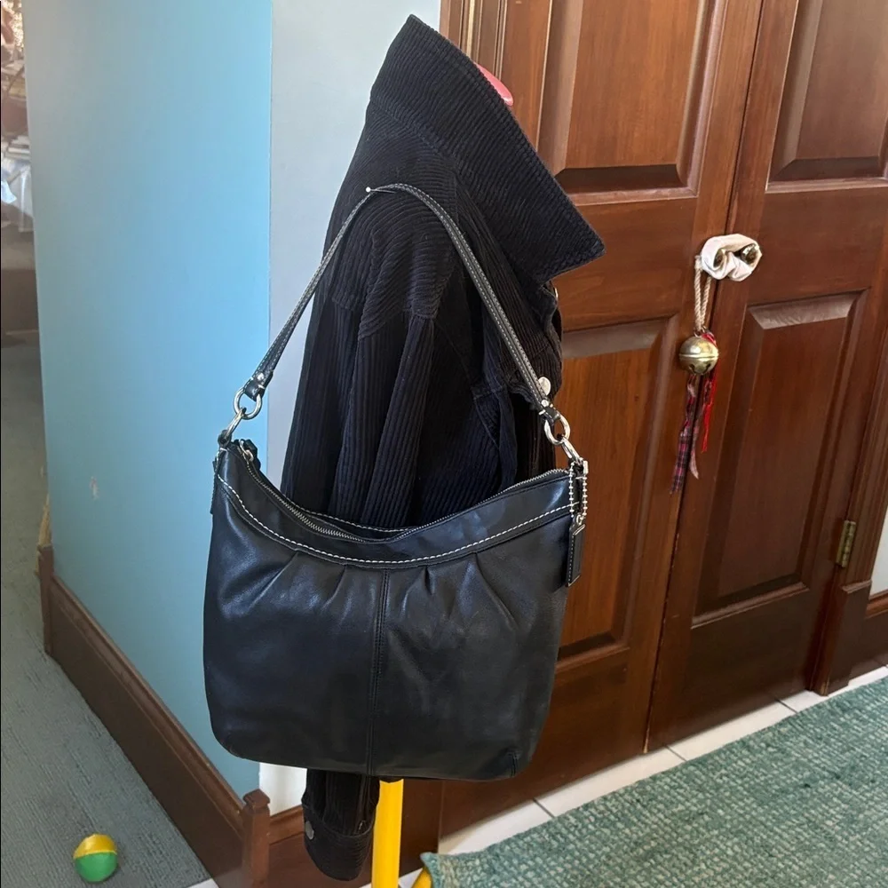 Coach  Vintage shoulder bag  F13764 Pleated front thick smooth leather black EUC
